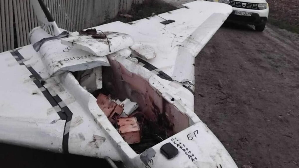 O dronă utilizată pentru dezinformare a fost descoperită în Marea Neagră, lângă Costinești. Obiectul nu conținea explozibil. 2 o drona utilizata pentru dezinformare a fost descoperita in marea neagra langa costinesti obiectul nu continea
