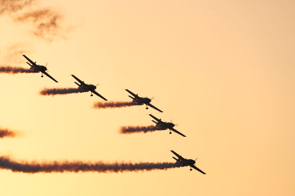 spectacol aviatic la bucuresti bias 2026 aduce avioane de lupta si echipe celebre de acrobatie cu participarea a peste 200 de persoane pe aeroportul baneasa