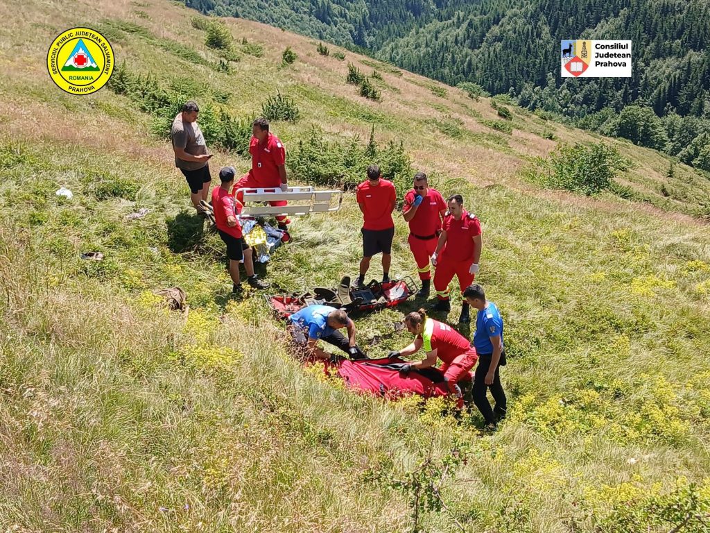 Tragedie în Munții Grohotiș: Un bărbat de 69 de ani a murit în timpul culegerii afinelor, în Prahova. 3 tragedie in muntii grohoti un barbat de 69 de ani a murit in timpul culegerii afinelor in prahova