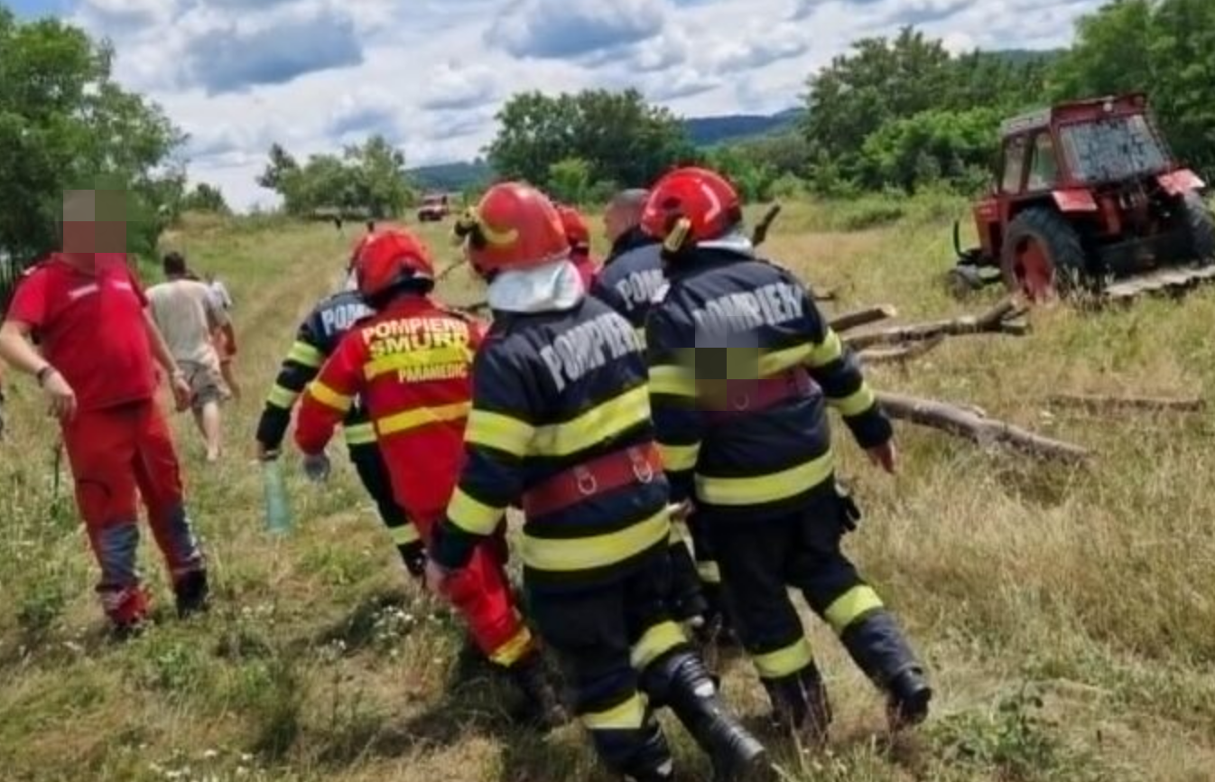 Tragedie: Un clujean a fost prins sub un tractor recent. Pompierii intervin de urgență în aceste momente. 2 tragedie un clujean a fost prins sub un tractor recent pompierii intervin de urgenta in aceste momente