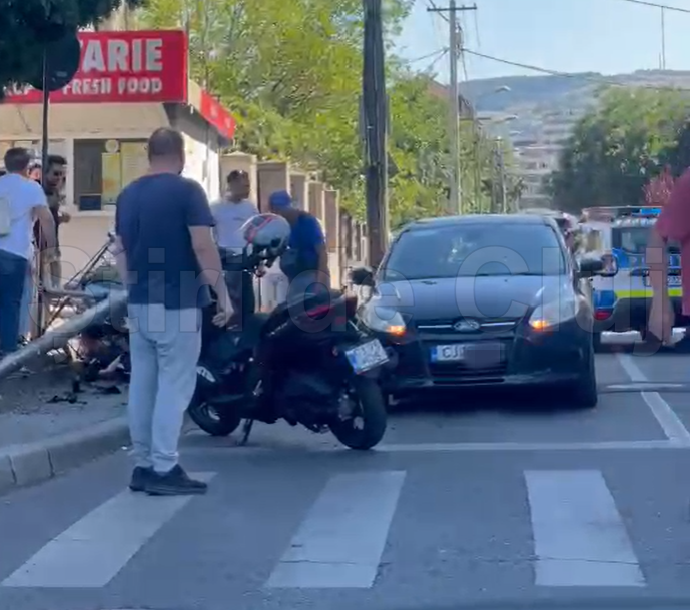 VIDEO. Accident în Cluj-Napoca, la intersecția dintre Siretului și Aurel Vlaicu. Un semn de circulație a fost distrus în urma coliziunii. 3 video accident in cluj napoca la intersectia dintre siretului si aurel vlaicu un semn de circulatie a fost distrus in urma coliziunii