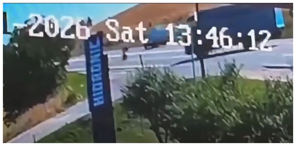 VIDEO. ACCIDENTUL mortal din Vâlcele, transmis în direct. Momentul în care motociclistul se izbește de TIR. Imagini șocante. 2 video accidentul mortal din valcele transmis in direct momentul in care motociclistul se izbeste de tir imagini socante