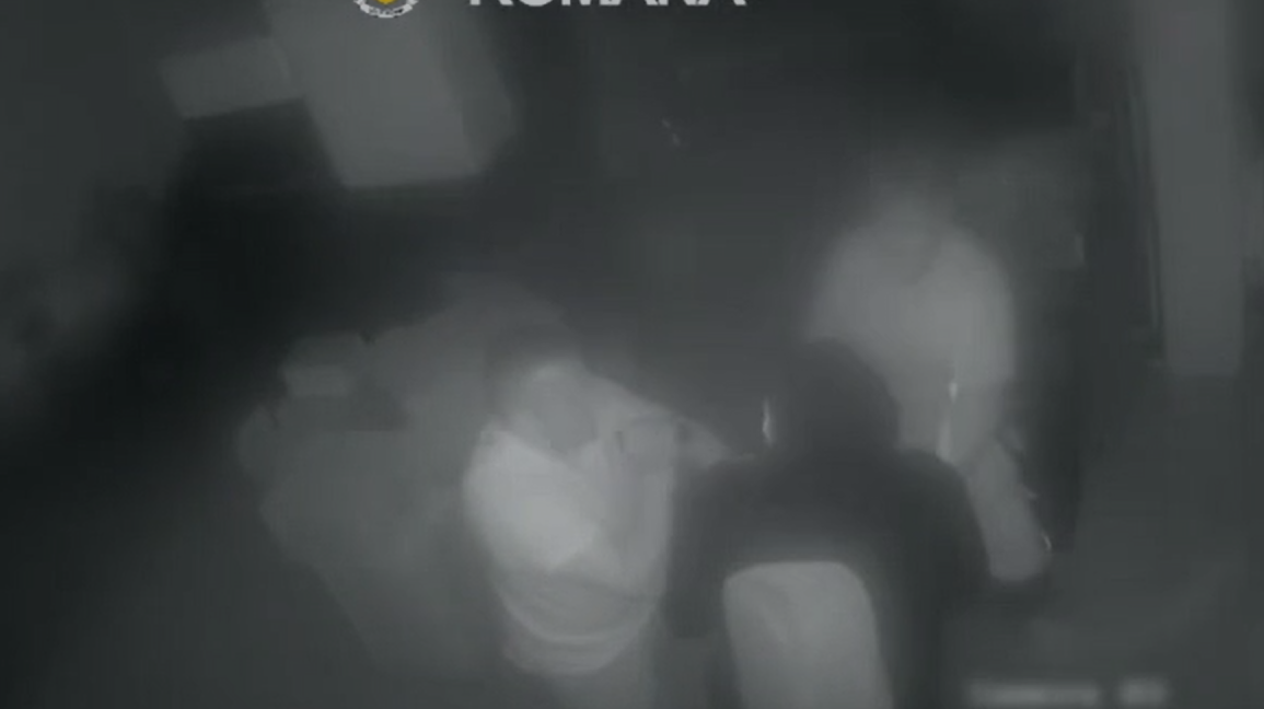 video hot surprins in flagrant de policistii din cluj la a treia vizita noaptea ca hotii a furat doua nopti la rand acum policistii erau pregatiti
