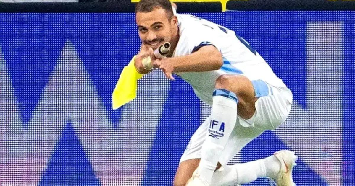Fotbalist israelian eliminat după ce a mimat un atac armat cu steagul de corner