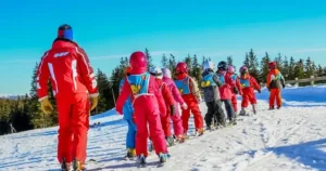 Vacanța de schi din 2027, cu zile libere pentru elevi stabilite în fiecare județ