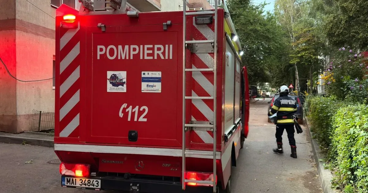 Incendiu în Brăila: trei case afectate și o femeie intoxicată cu fum