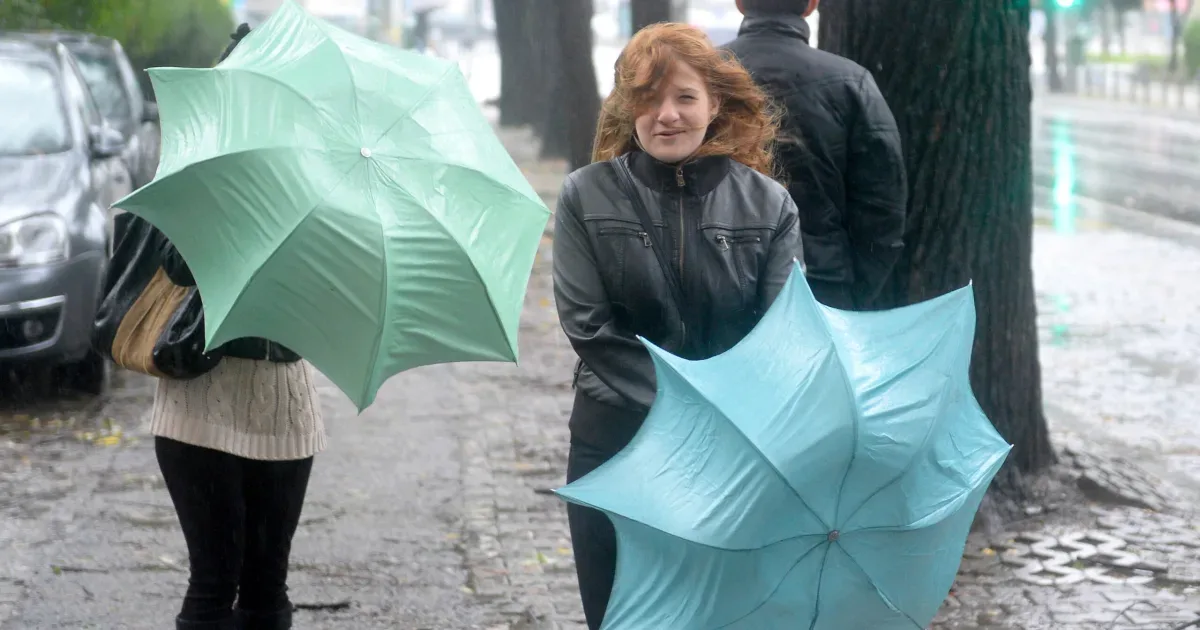 Vreme înnorată și ploioasă în București până luni, cu temperaturi sub normalul perioadei 1 Vreme înnorată și ploioasă în București până luni, cu temperaturi sub normalul perioadei